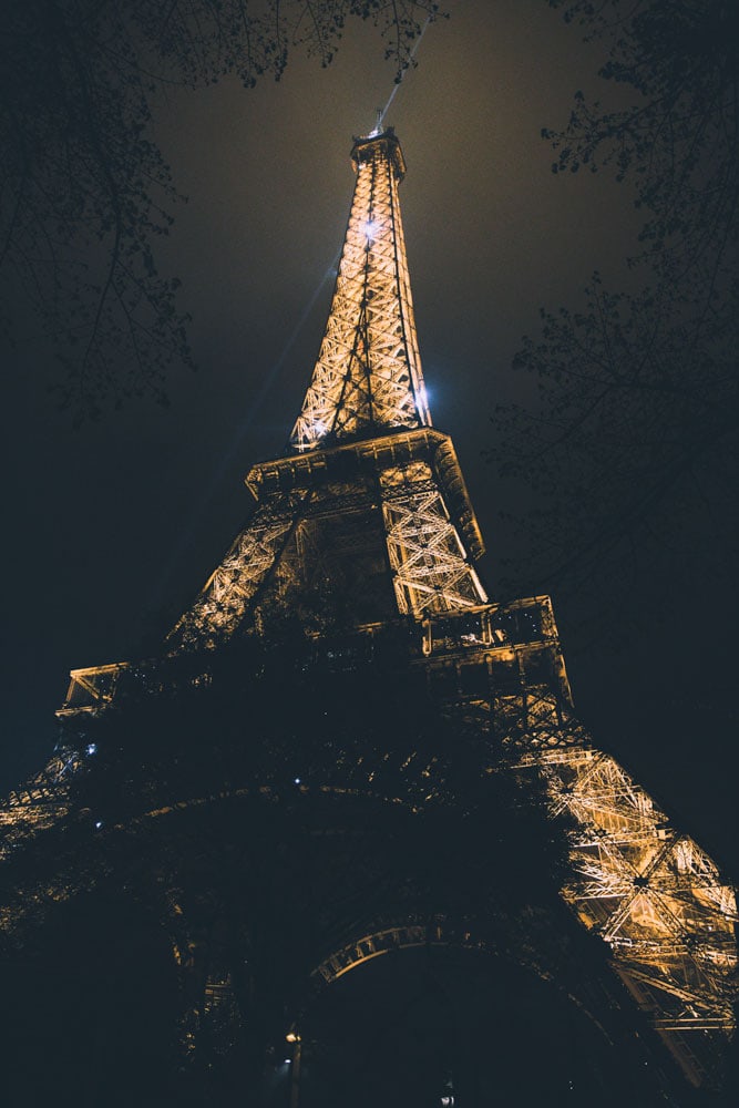 sparkling-eiffel-tower-after-dark