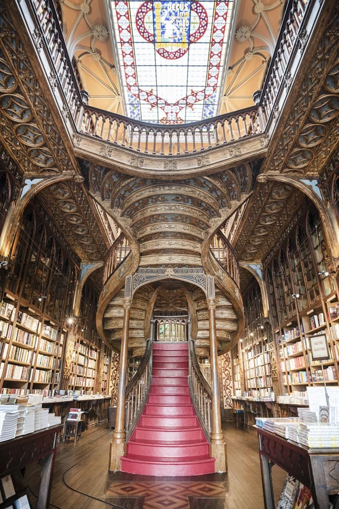 fairytale-interior-of-livaria-lello-in-porto