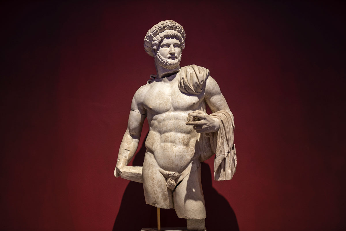 fun-facts-about-greece-ancient-greek-statue-of-a-man