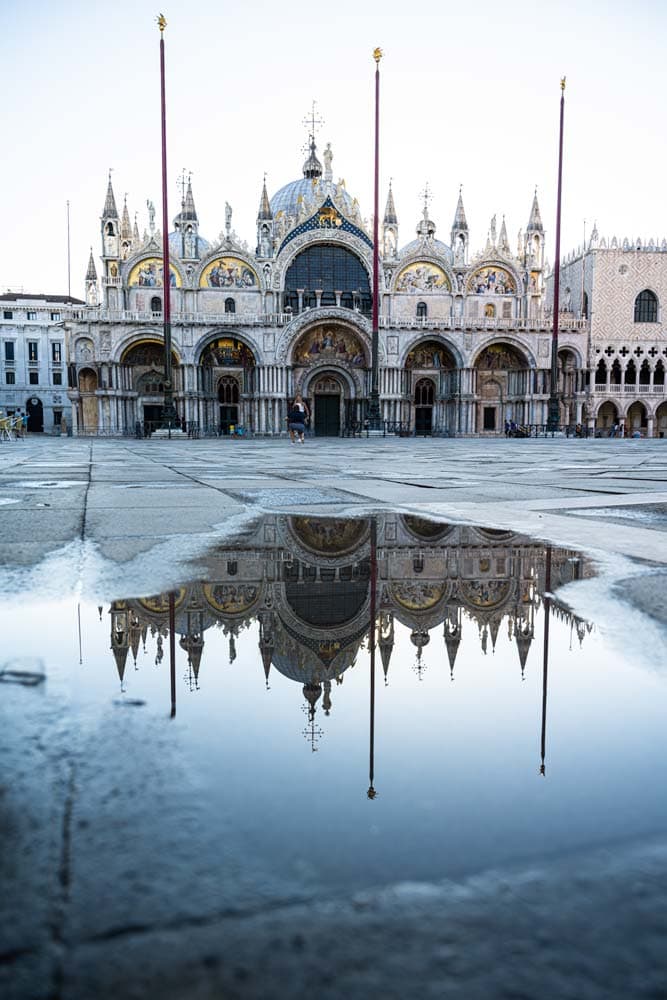 italian-landmarks-st-mark-cathedral-with-a-puddle-reflection