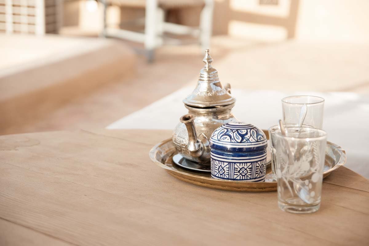 fun-facts-about-morocco-table-with-a-tea-complect