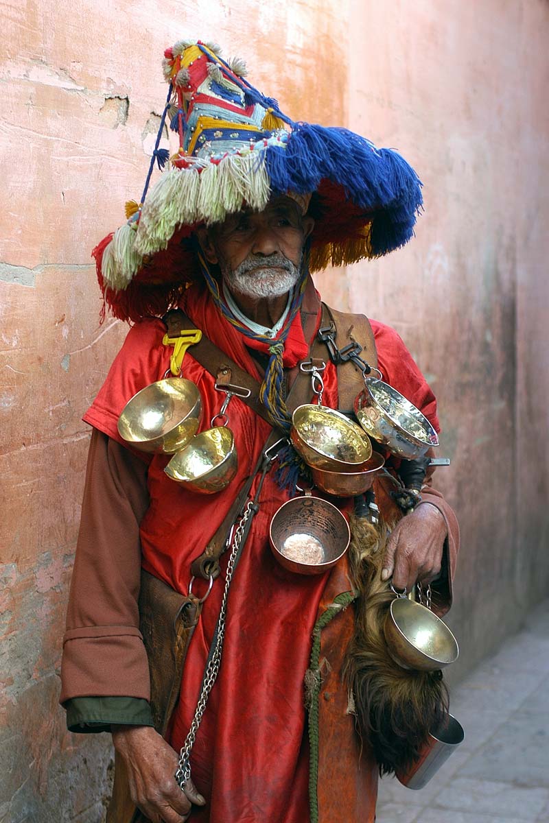 fun-morocco-facts-man-dressed-in-berber-outfit