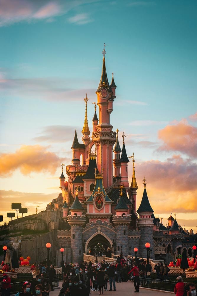 disneyland-castle-with-pastel-sunset-clouds