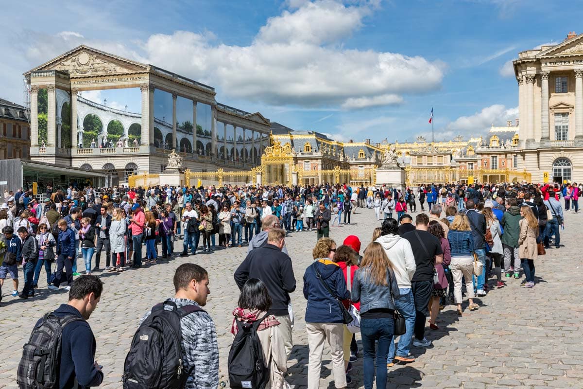 what-is-paris-famous-for-large-queue-in-front-of-the-versailles-palace