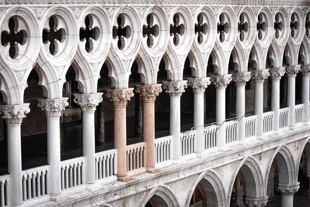 3-day-venice-itinerary-doge's-palace-columns