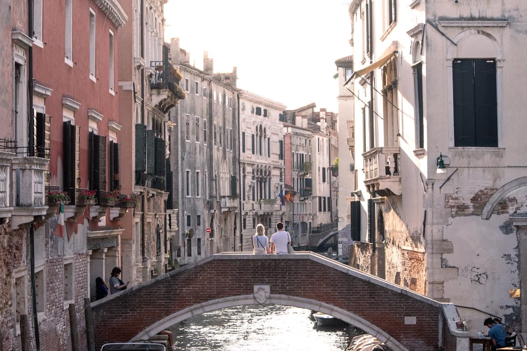 three-days-in-venice-a-couple-on-a-venice-bridge-at-sunset