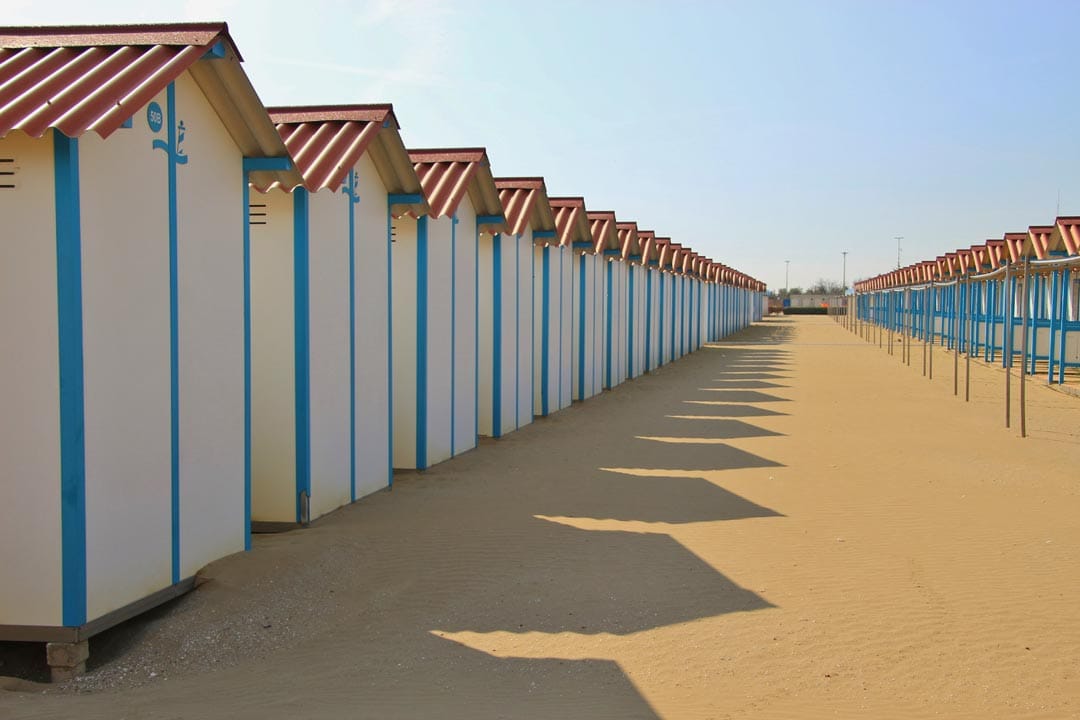 three-days-in-venice-picturesque-houses-on-lido-beach