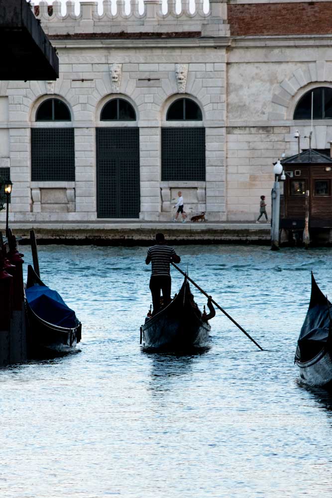 venice-itinerary-gondola-on-a-canal