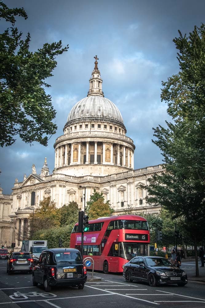 2-day-london-itinerary-st-paul-with-bus-and-taxi-infront