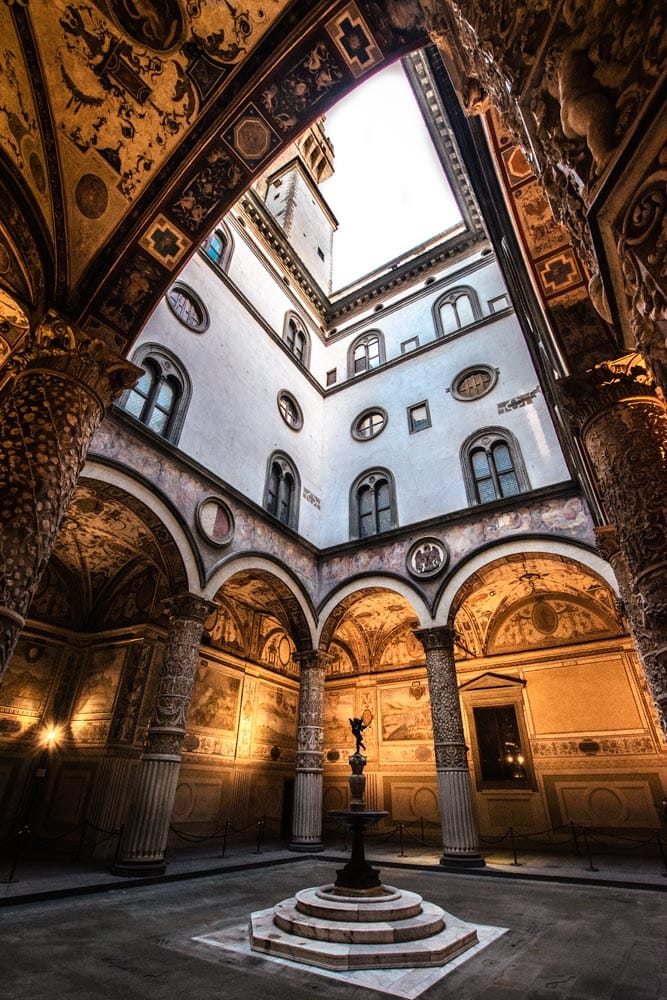 gorgeous-interior-of-Florence-palazzo