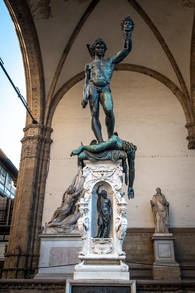 marbel-statue-on-piazza-della-signoria