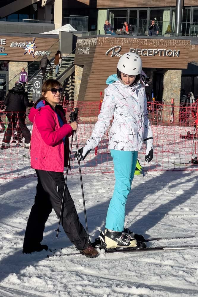 girls-on-a-ski-vacation-in-borovets