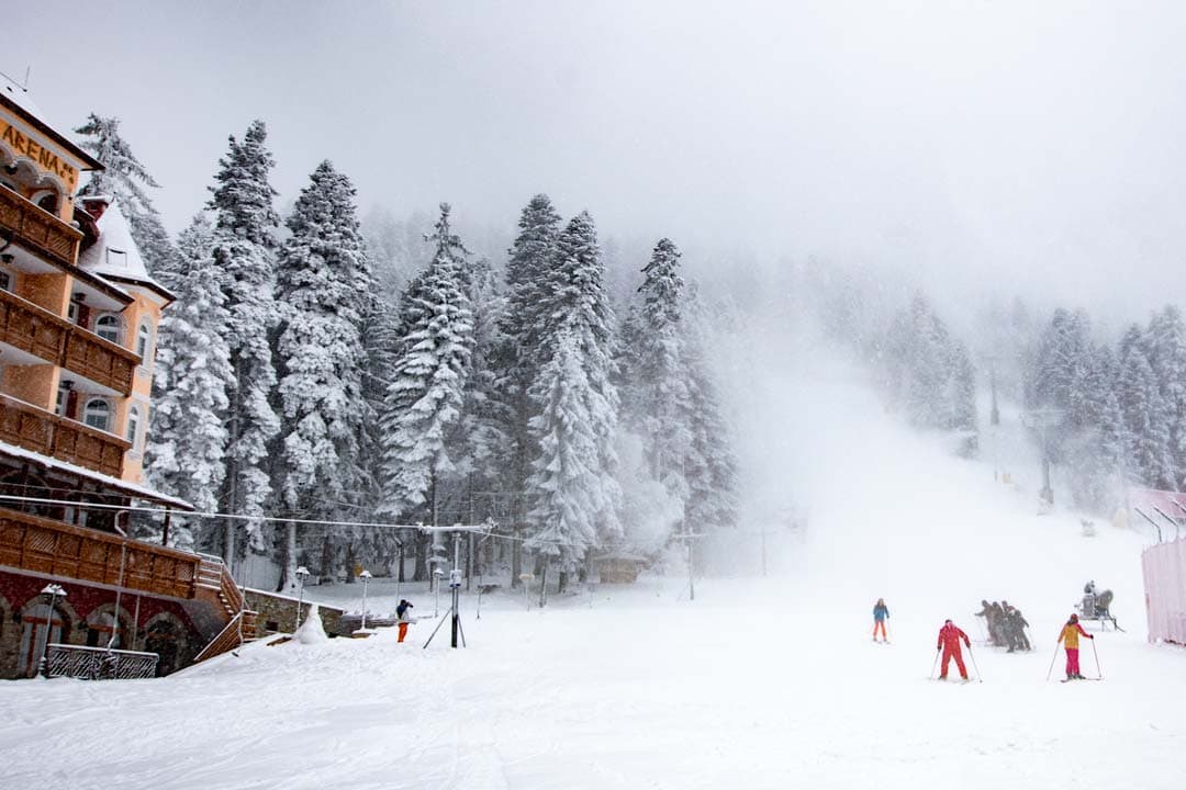 ski-vacation-in-borovets-ski-in-a-snow-storm