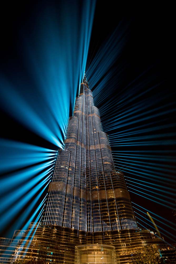 burj-khalifa-with-blue-projectors