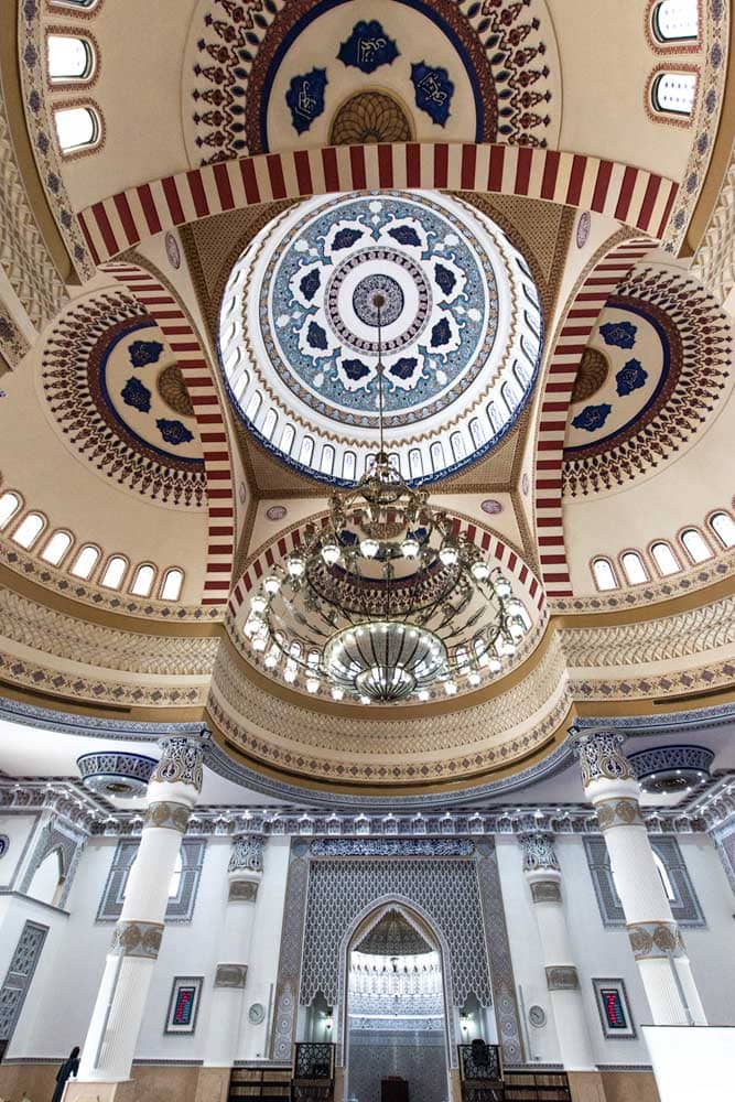 interior-of-blue-mosque-in-dubai