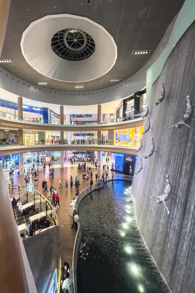 waterfall-inside-dubai-mall