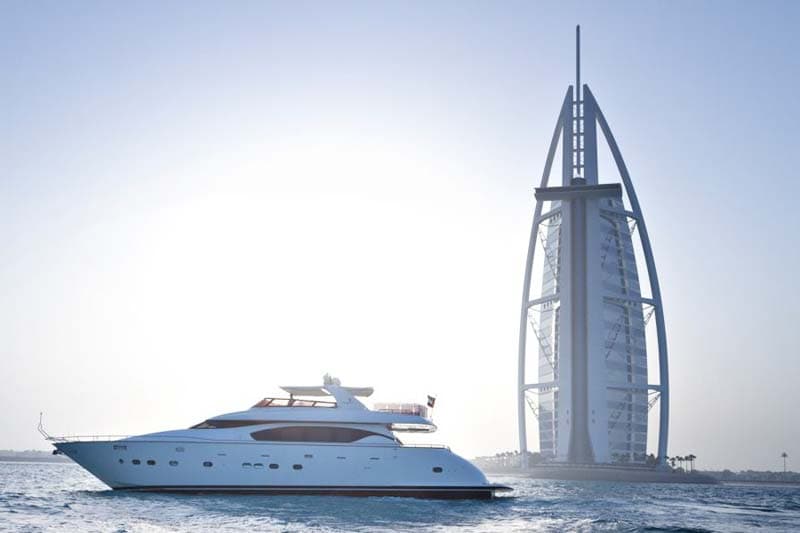 yacht-in-front-of-burj-al-arab
