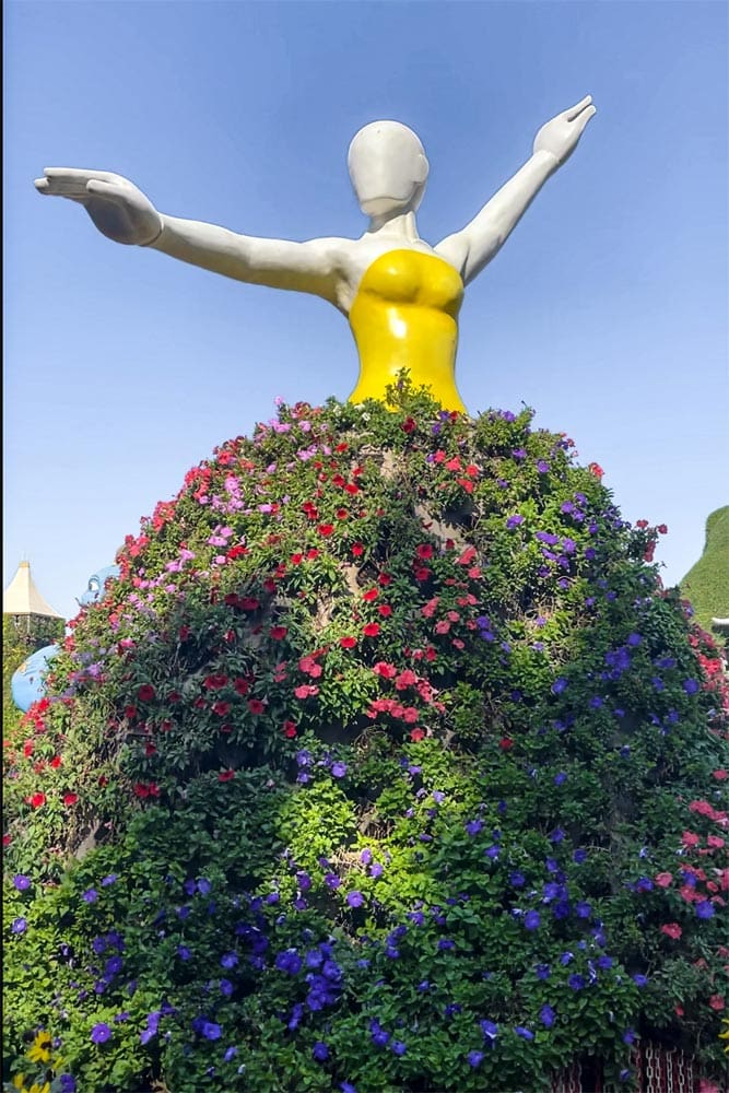 dancing-statue-in-dubai