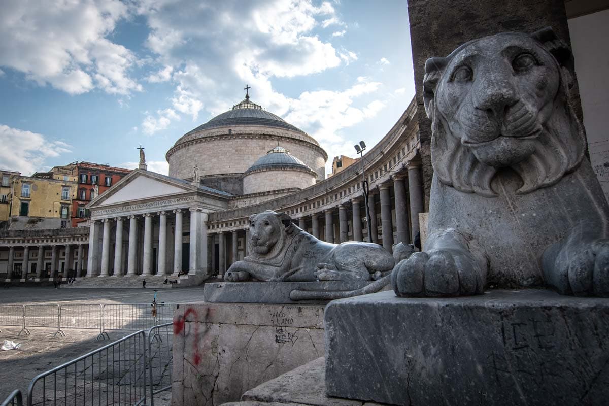 week in italy square with lions in naples