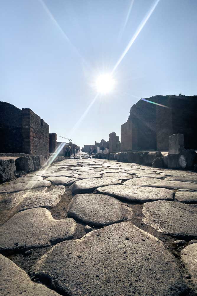 ancient-road-in-pompei