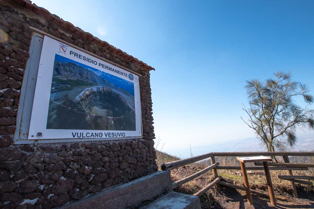 hiking-vesuvius-panorama-from-the-top