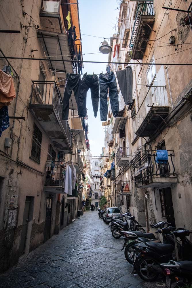 old-street-in-naples-centre