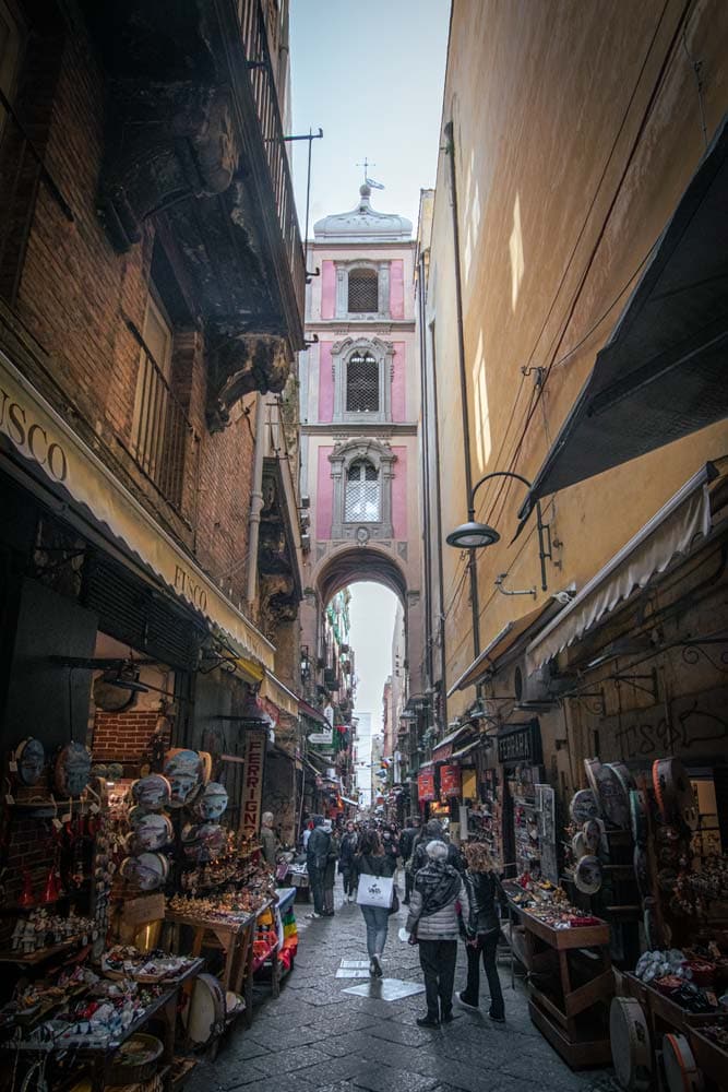 people-shopping-on-naples-christmas-roadjpg