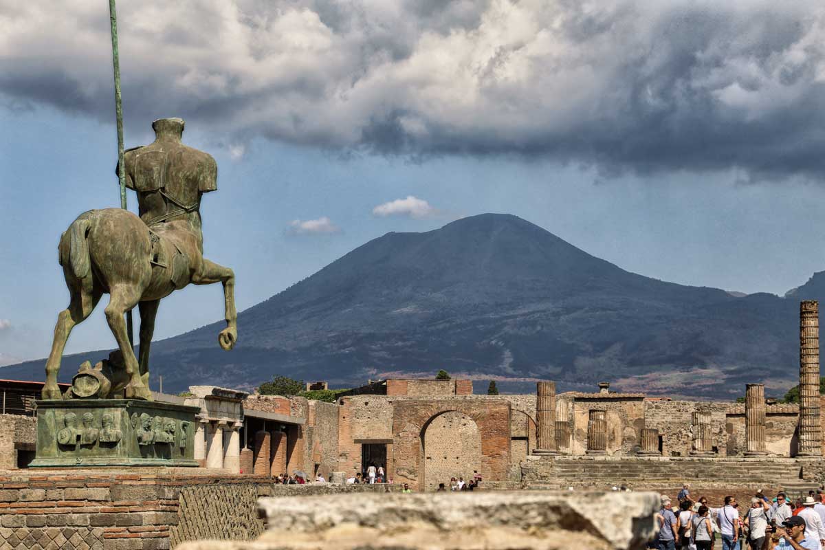 how to visit vesuvius by car