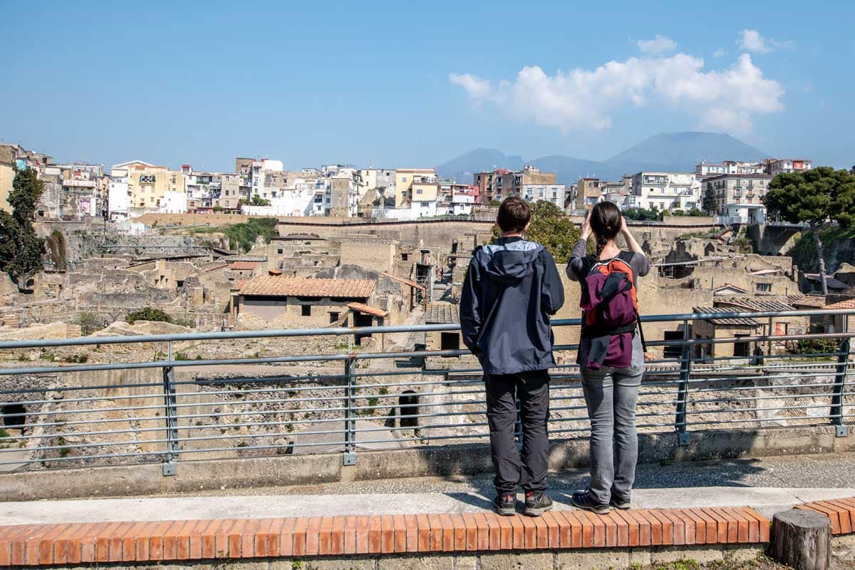 tourists-taking-a-photo-of-herculaneum