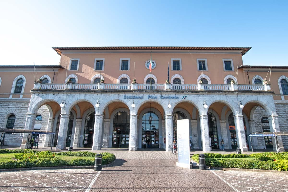 florence-to-pisa-railroad-station