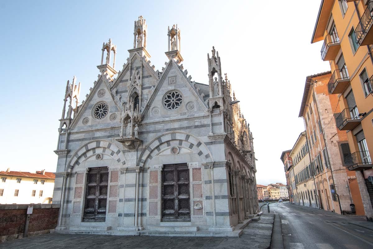 florence-to-pisa-tiny-church