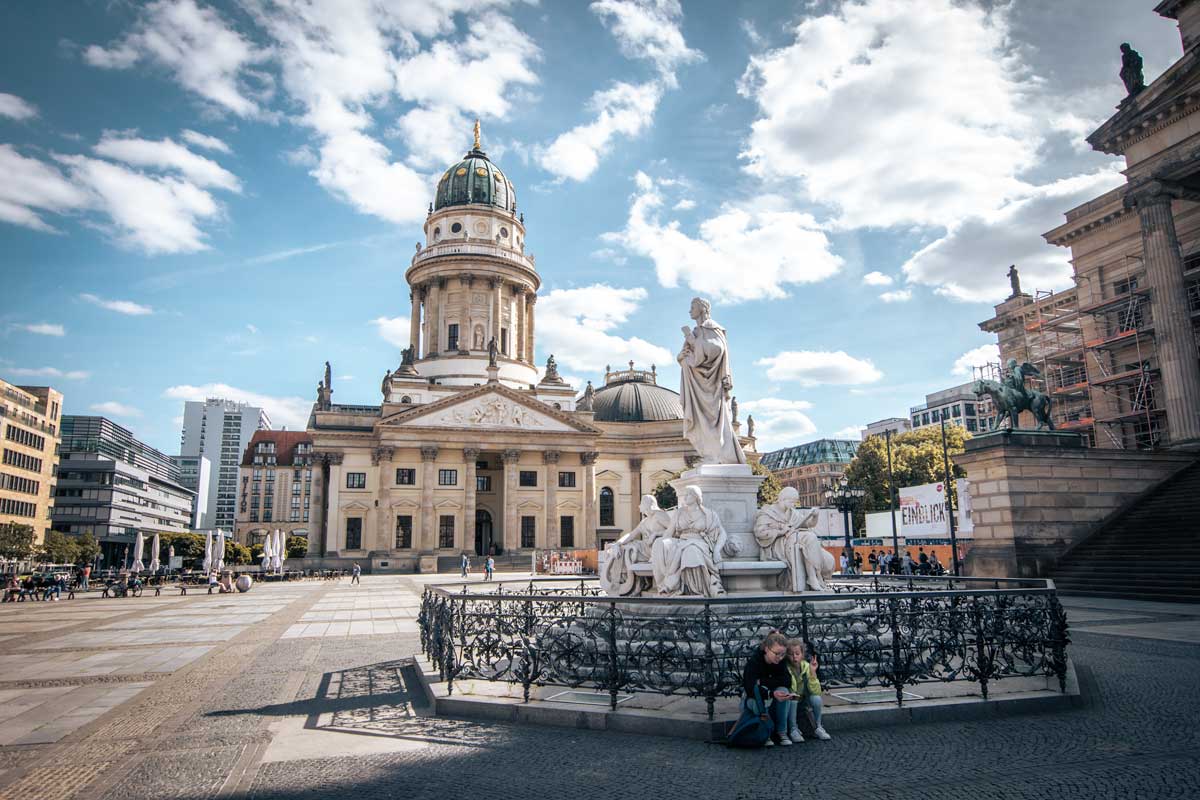 2-days-in-berlin-kids-on-a-gendarmenmarkt