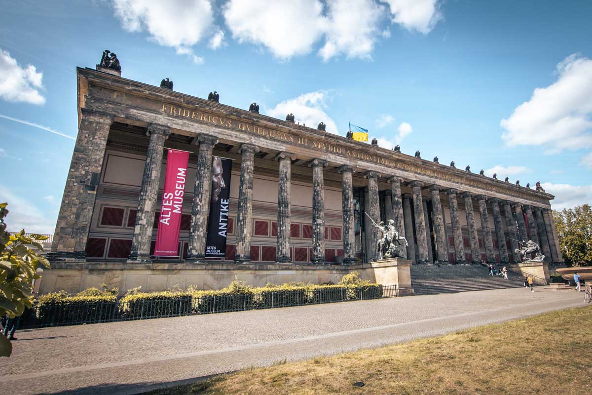 entrance-to-altes-museum
