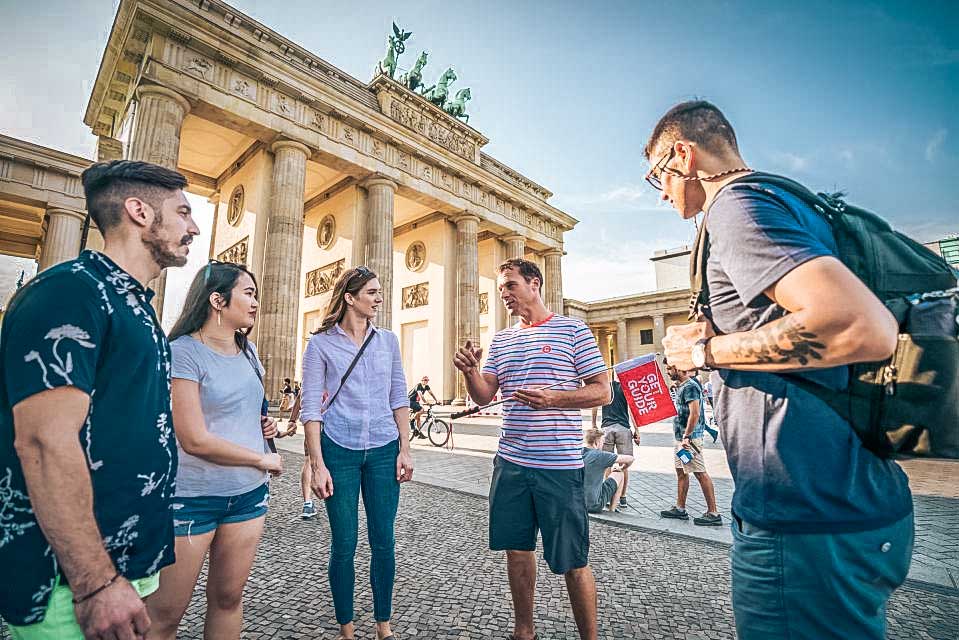 guide-with-tourist-in-front-of-the-gate