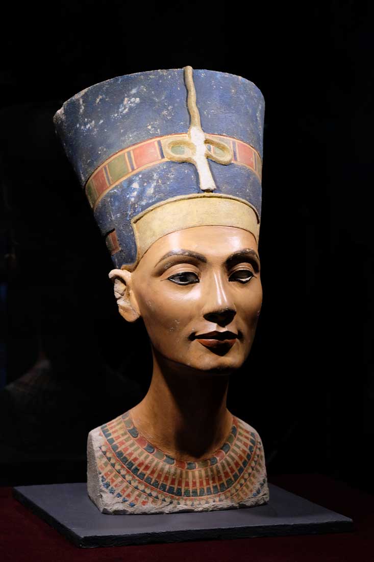 nefertiti-bust-inside-neus-musem