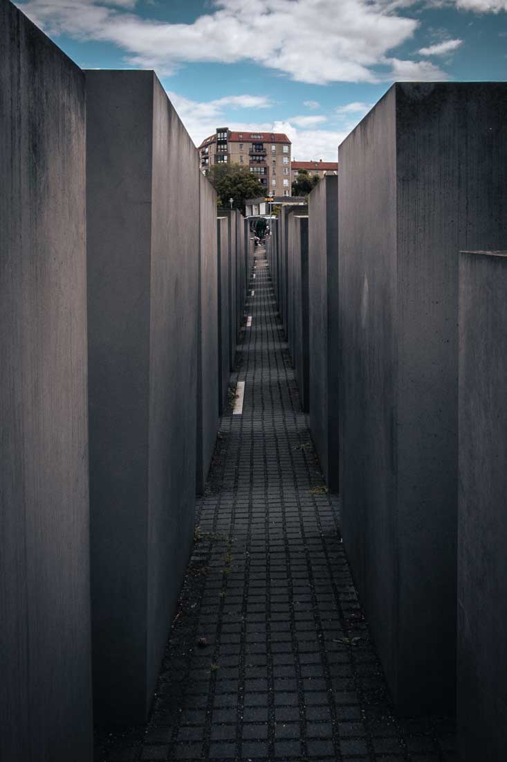 walking-inside-the-jewish-memorial