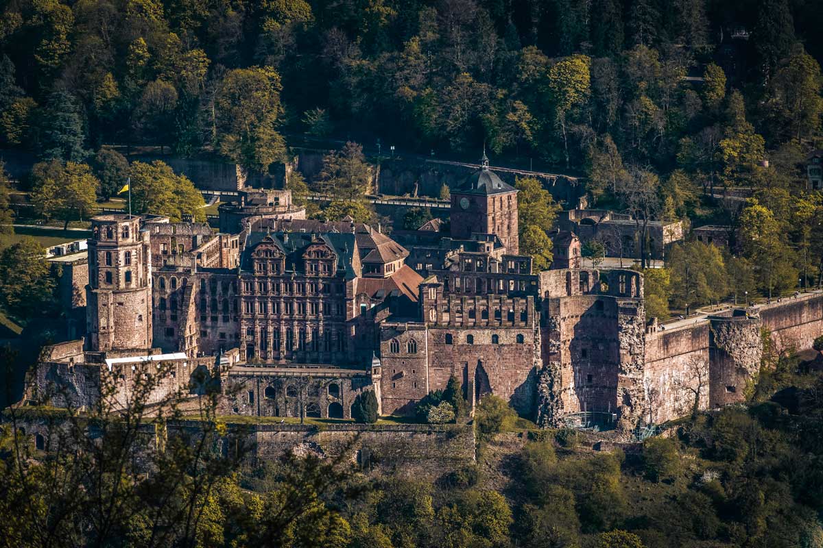 german-landmarks-old-castle-in-the-hills