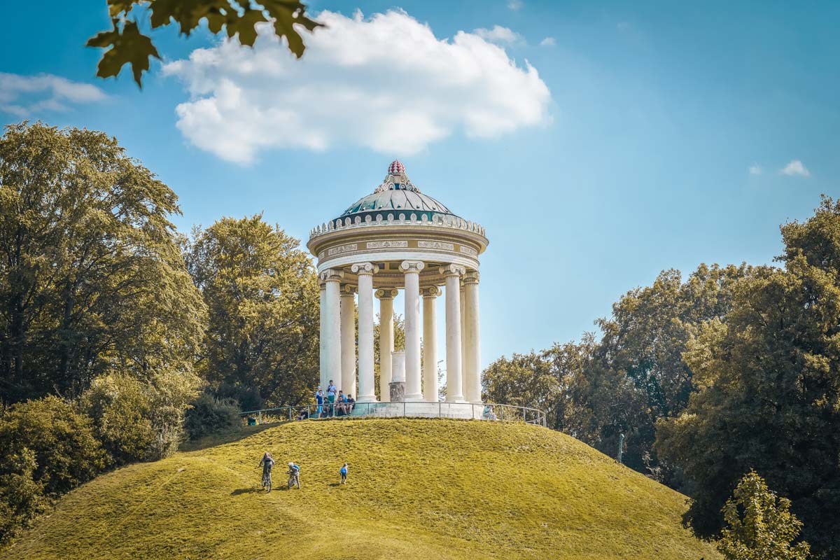 greek-building-insde-the-english-garden