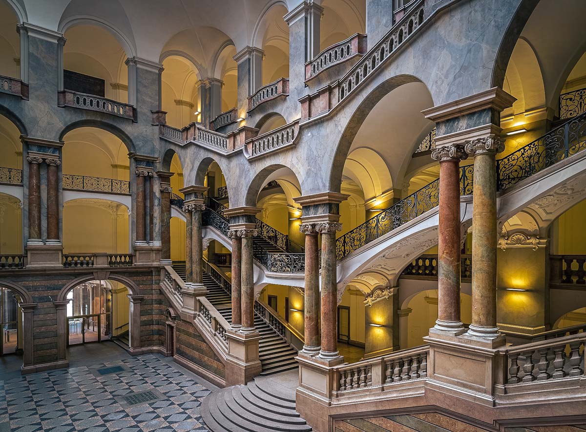 inside-justiec-palace-in-munich