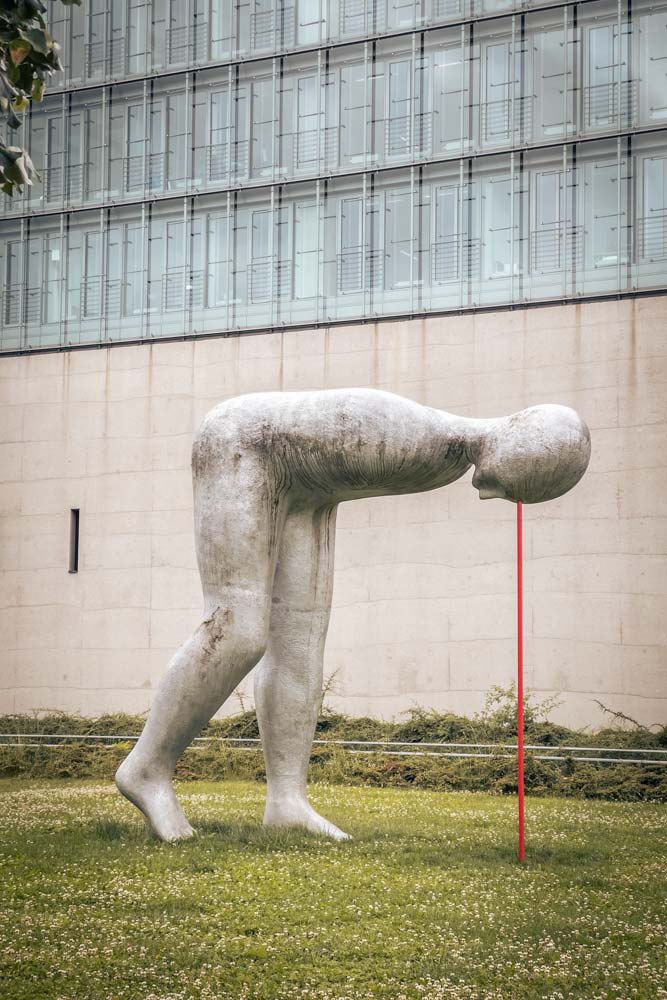 modern-statue-in-munich