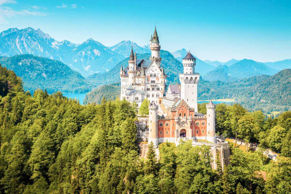 neuschwanstein-castle-panoramic-shot