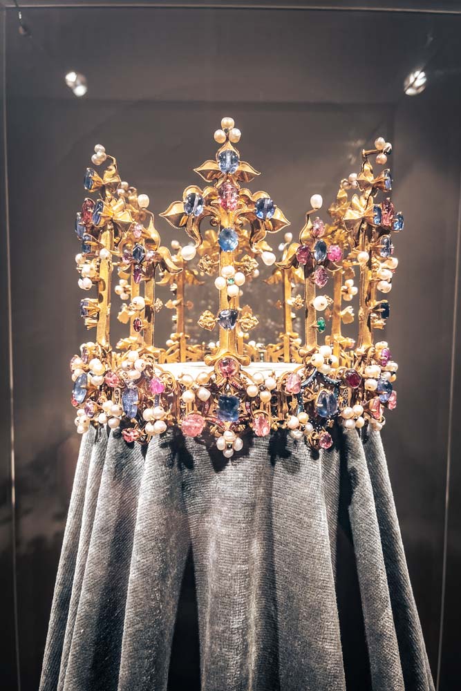 royal-crown-close-up