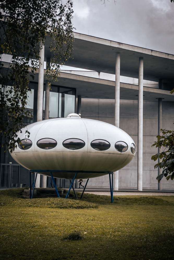 two-days-in-munich-ufo-in-front-of-a-modern-art-museum