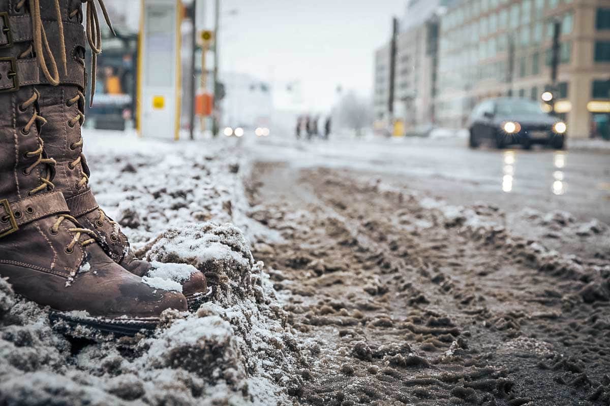 boots-in-snow