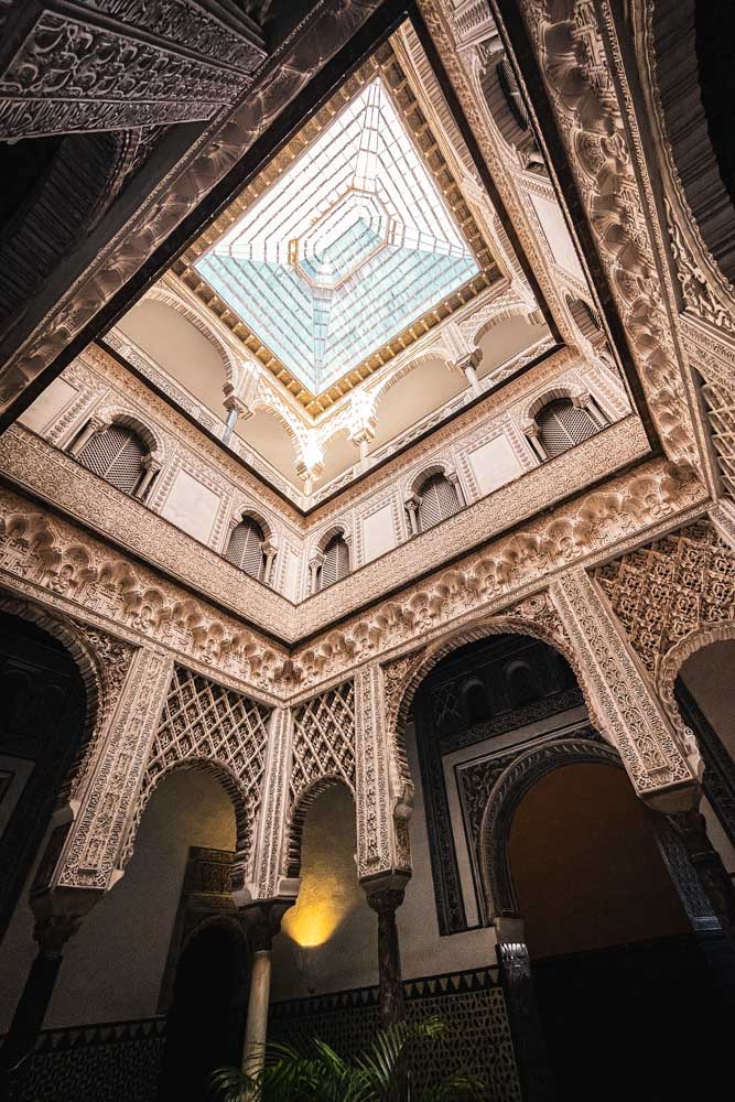 courtyard-inside-royal-alcazar