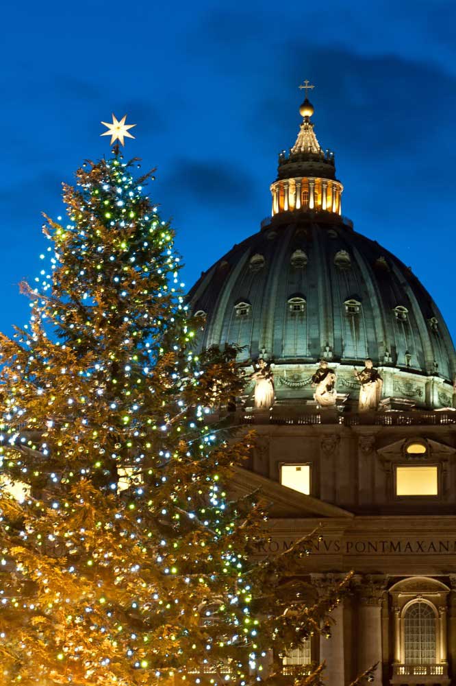 december-in-rome-christmas-tree