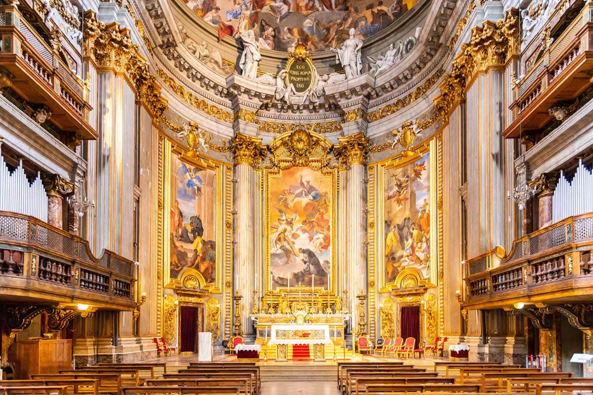 inside-a-roman-church