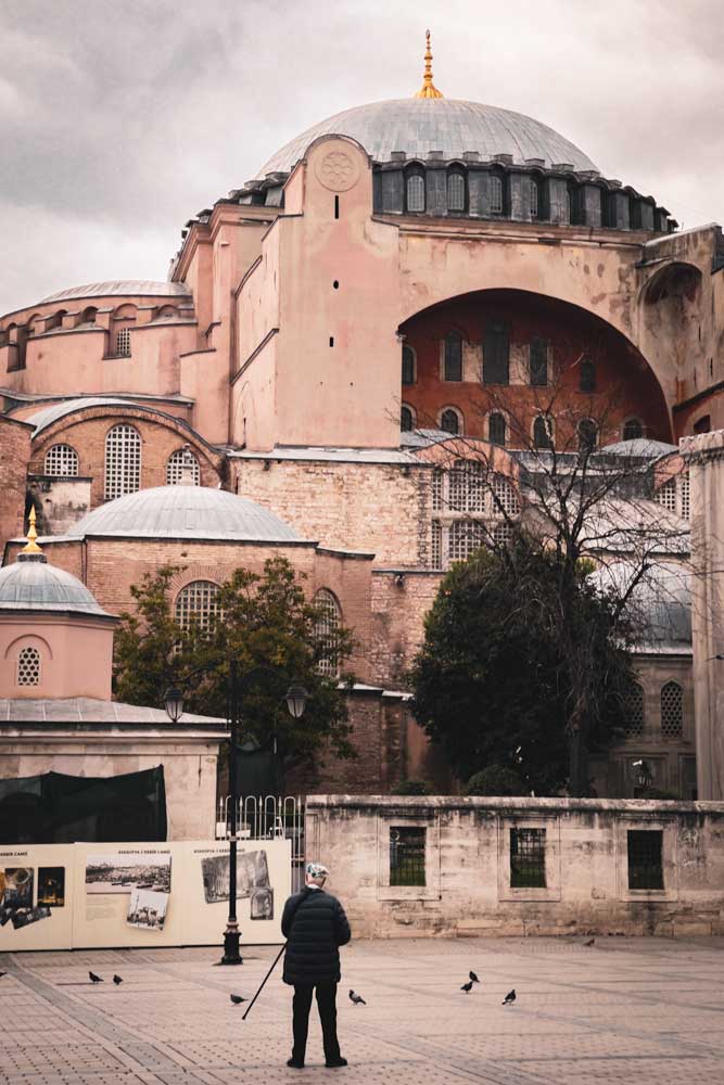 three days in istanbul-man-in-front-of-hagia-sophia