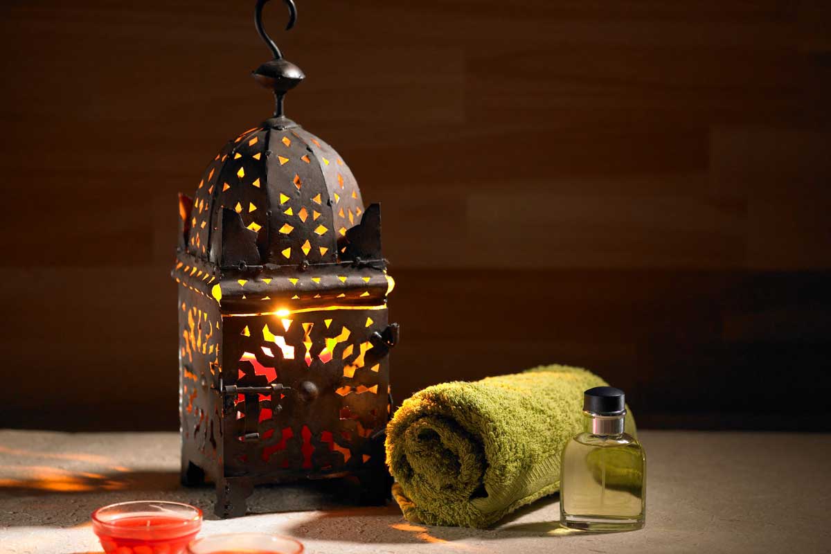 towel-and-lamp-inside a-hammam