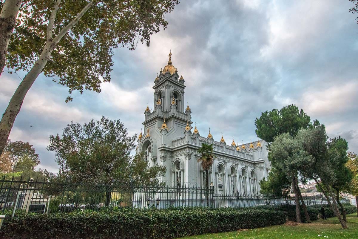 3-days-in-istanbul-bulgarion-iron-church